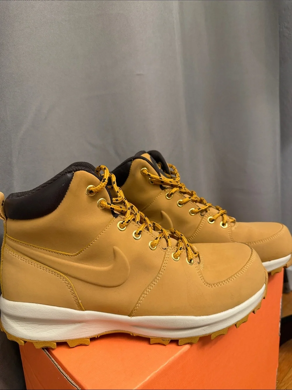 Nike Men’s Tan/Tobacco Trail Mid-Top Boots